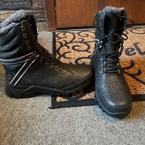 Timberland Black Winter Boots with Gray Accents